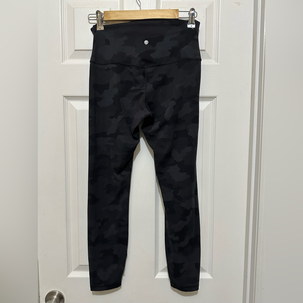 CRZ YOGA Women Black Camo High-Waist Leggings Size Medium (8/10)
